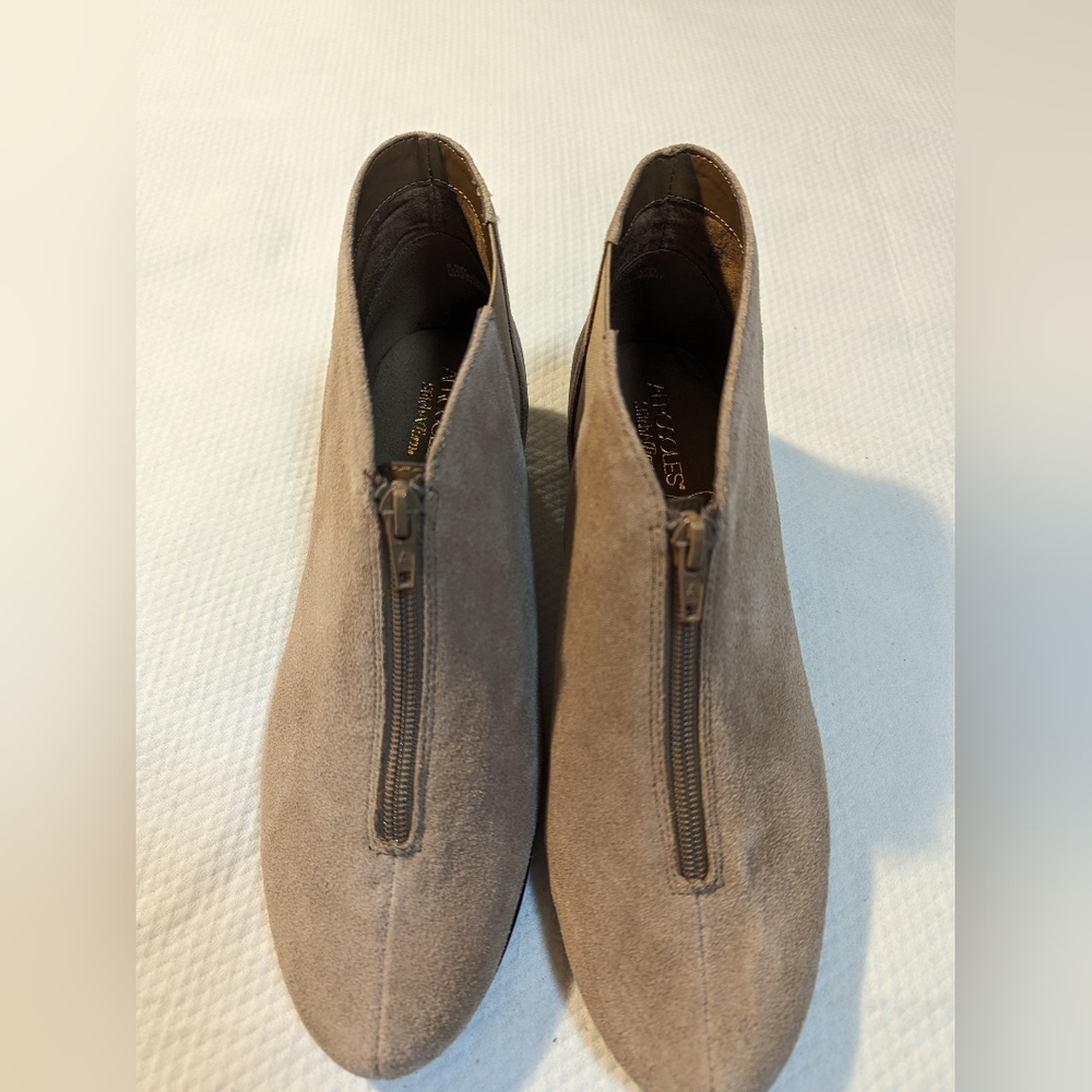 Aerosoles Stitch N Turn Allowance Women's 9.5 M Beige Suede Ankle Bootie Comfort